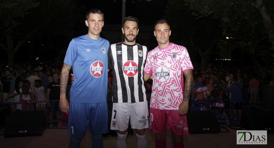 El CD. Badajoz presenta las equipaciones para la próxima temporada