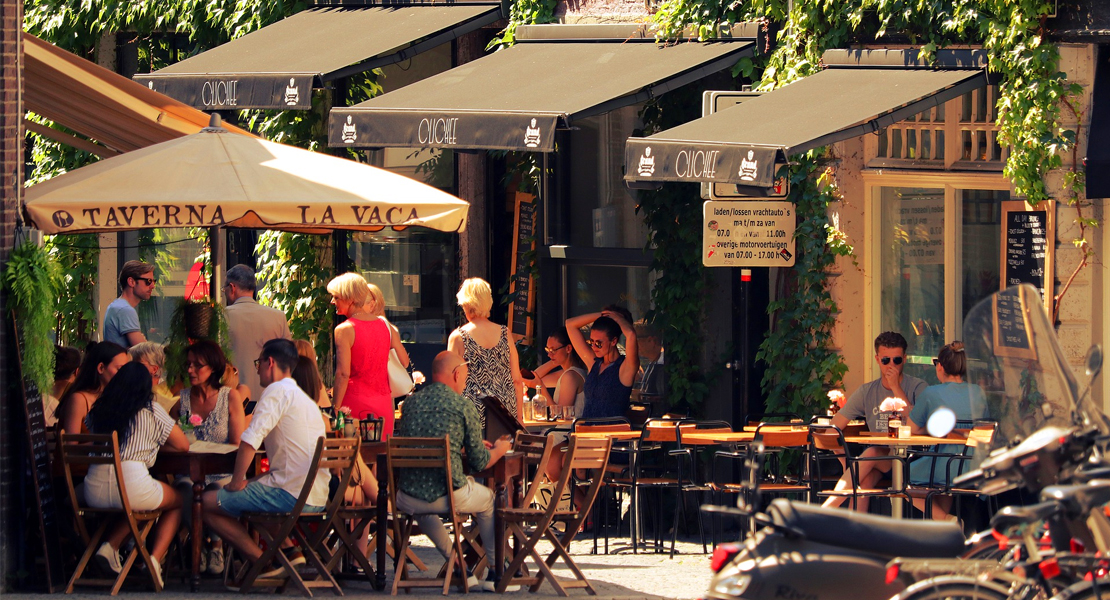 Las familias extremeñas gastaron 1.882 euros de media en comer fuera de casa