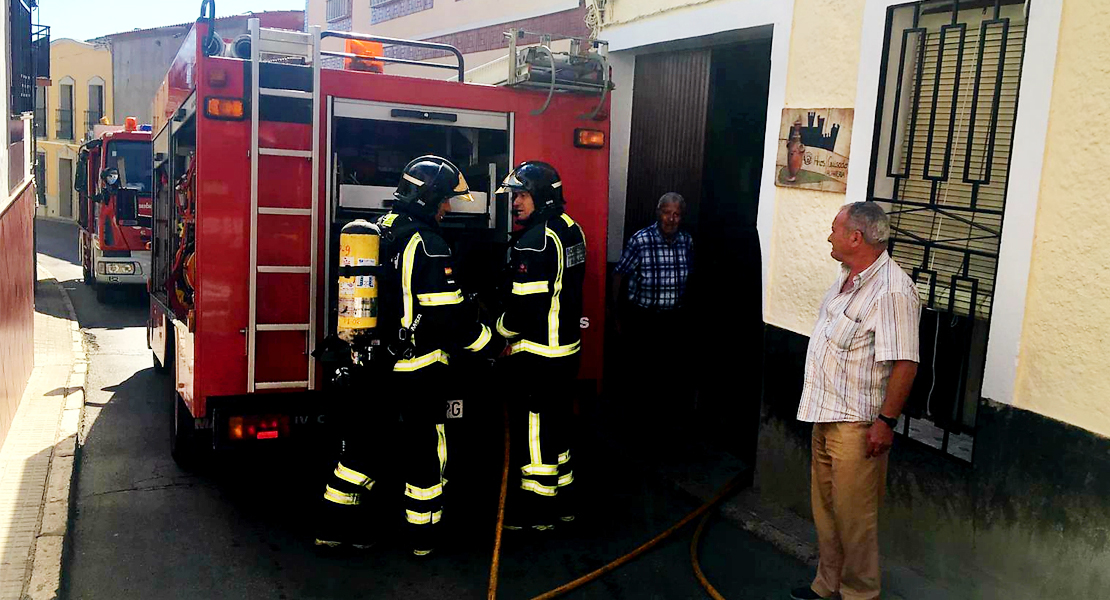 Un incendio en un taller de alfarería obliga a intervenir a varios parques del CPEI