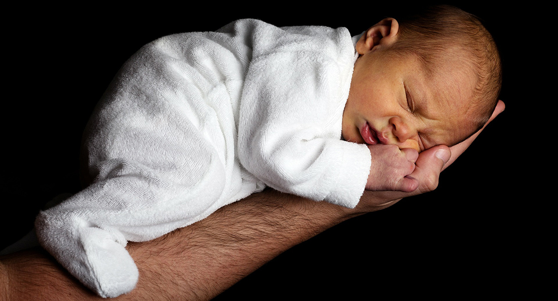 En estado grave un bebé de dos meses tras el presunto maltrato de sus padres