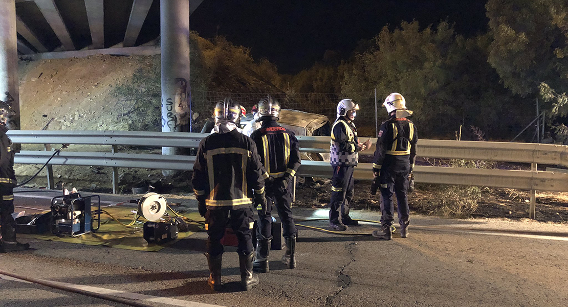 Muere un hombre carbonizado tras chocar su vehículo contra un pilar