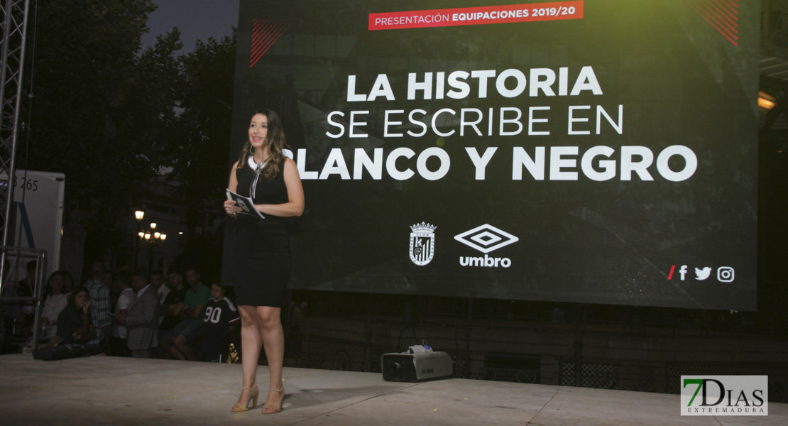 Imágenes de la presentación de las equipaciones del CD. Badajoz