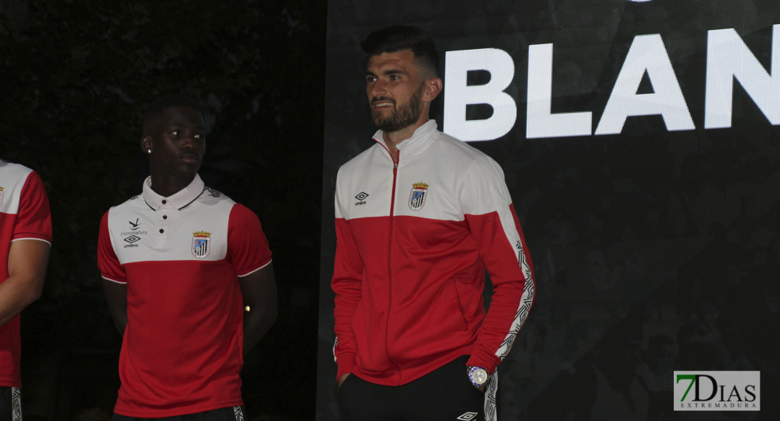 Imágenes de la presentación de las equipaciones del CD. Badajoz