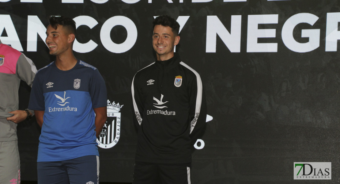 Imágenes de la presentación de las equipaciones del CD. Badajoz