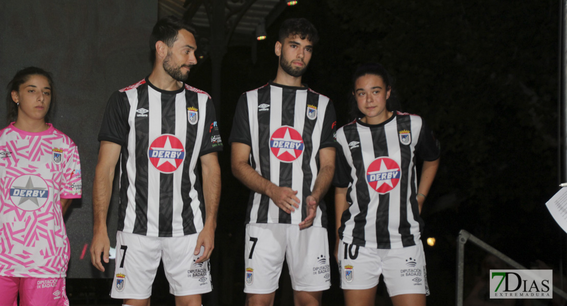 Imágenes de la presentación de las equipaciones del CD. Badajoz