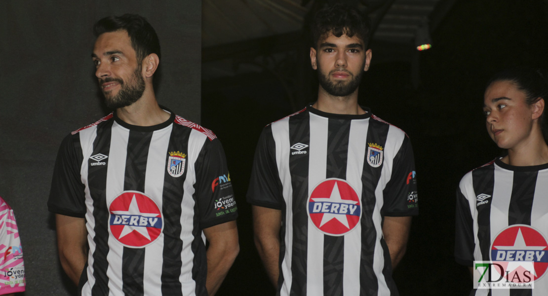 Imágenes de la presentación de las equipaciones del CD. Badajoz