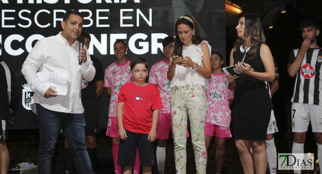 Imágenes de la presentación de las equipaciones del CD. Badajoz