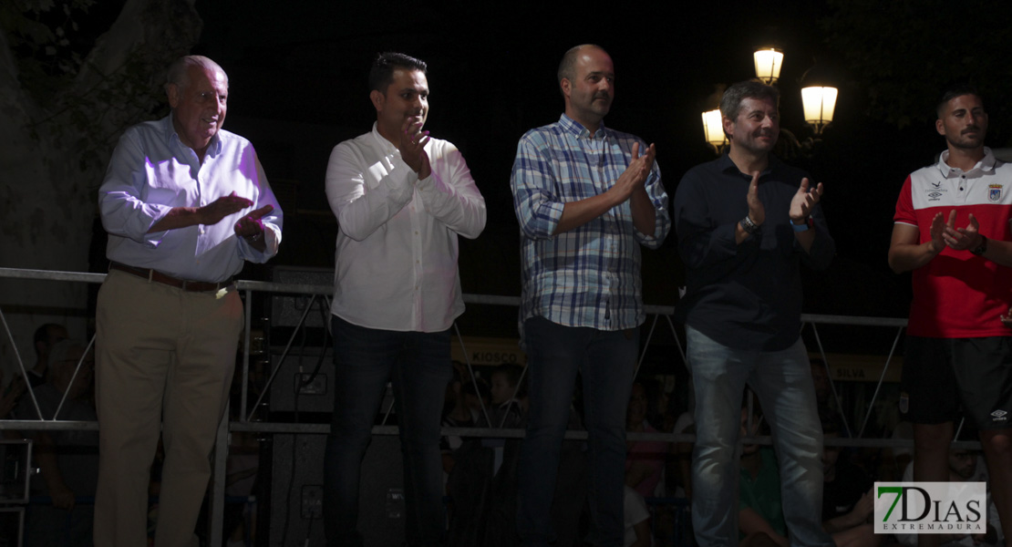 Imágenes de la presentación de las equipaciones del CD. Badajoz