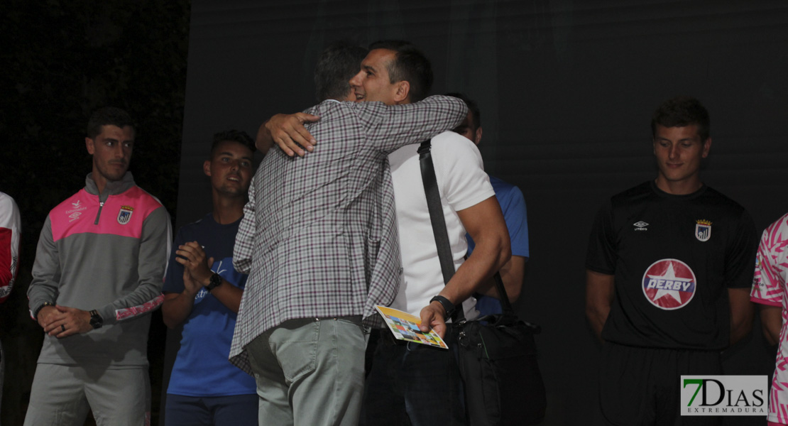 Imágenes de la presentación de las equipaciones del CD. Badajoz