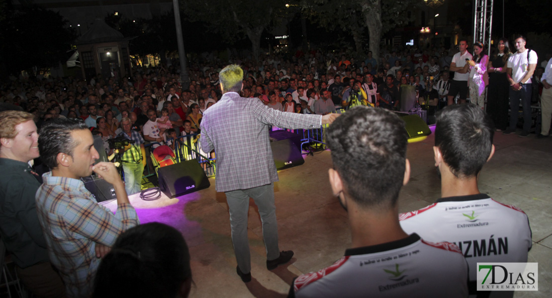 Imágenes de la presentación de las equipaciones del CD. Badajoz