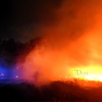 Bomberos de Badajoz activan el sistema de respuesta tras un grave incendio la pasada noche