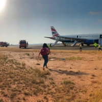 Obligados a saltar de un avión en llamas en el trayecto Londres-Valencia