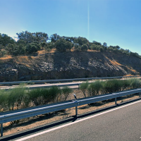 Una motocicleta se sale de la carretera y deja dos heridos en la A-66