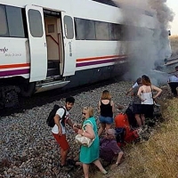 Veinte pasajeros se quedan en el campo por una avería en el tren extremeño
