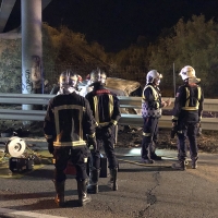 Muere un hombre carbonizado tras chocar su vehículo contra un pilar