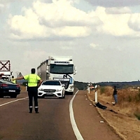 Colisión de dos vehículos en la carretera Cáceres-Badajoz