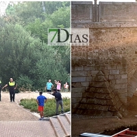 Los Bomberos retiran losetas del Puente de Palmas que suponían un peligro