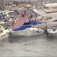 Un matrimonio y sus tres hijos electrocutados cuando trasladaban una embarcación