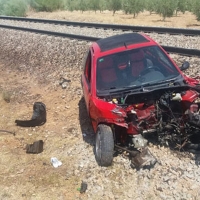 El tren Madrid-Zafra arrolla a un vehículo dejando dos heridos, uno de ellos menor