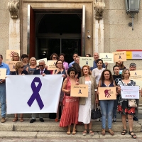 Minuto de silencio por la víctima de violencia machista de Teruel