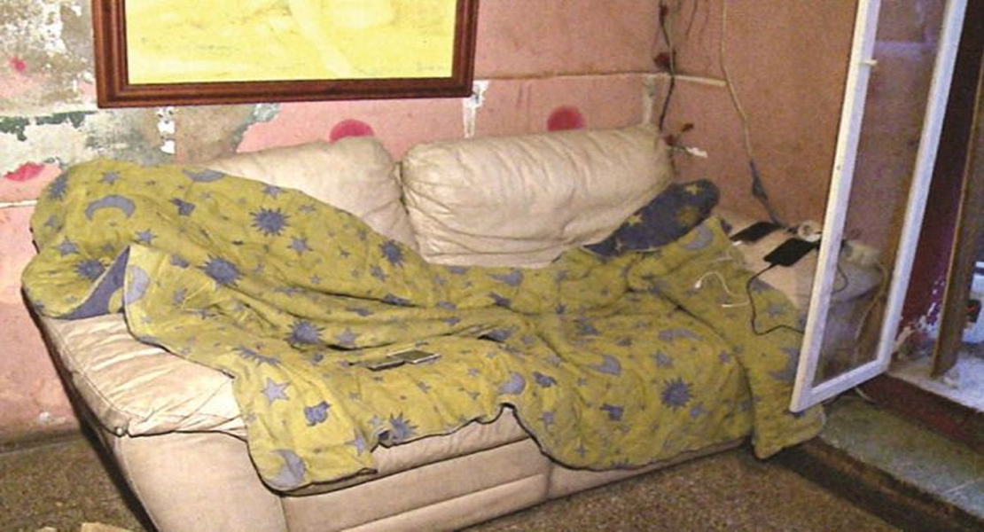 Encuentran a dos niñas que vivían entre la basura dentro de un garaje