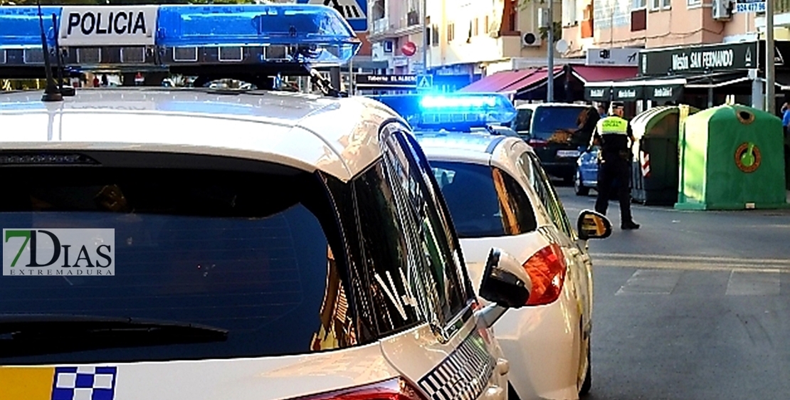 La policía interviene en una pelea en la barriada de San Fernando