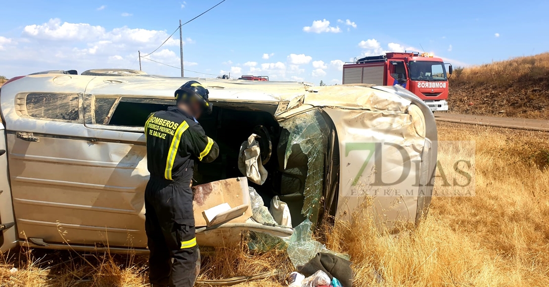 Dos atrapados en un accidente entre Alburquerque y La Codosera