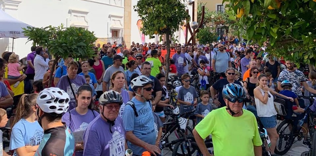 Más de 800 personas participan en el tradicional Día de la Bicicleta