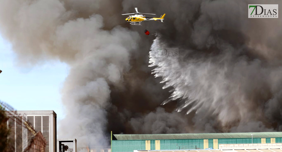 Imágenes del grave incendio en el Polígono el Nevero