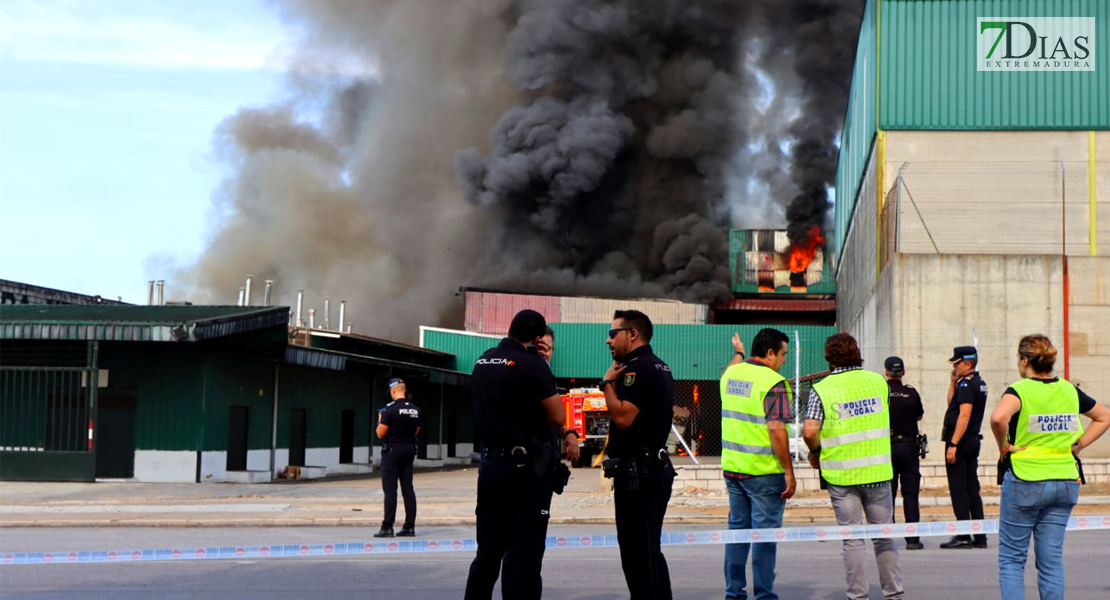 Imágenes del grave incendio en la Panificadora