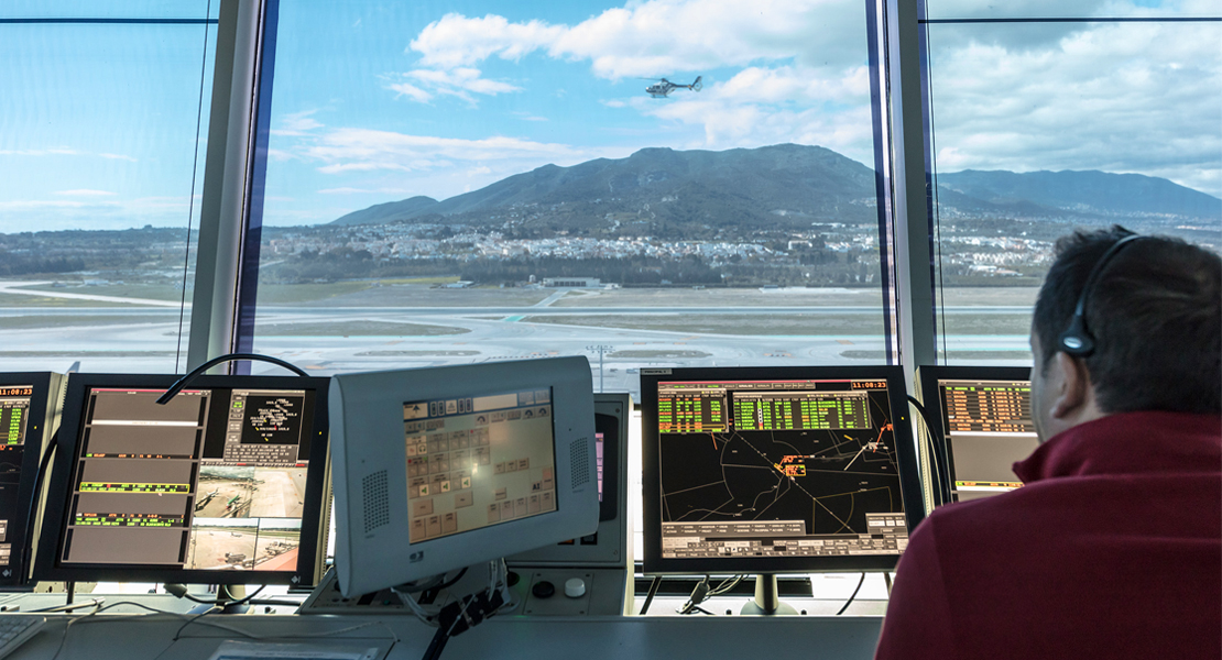 El BOE publica el anuncio de convocatoria de 65 nuevas plazas de controlador aéreo de ENAIRE