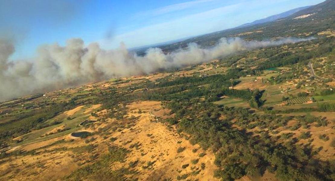 Reavivan las llamas de un incendio estabilizado en La Vera