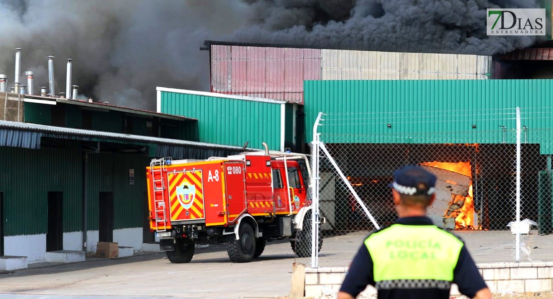 Imágenes del grave incendio en la Panificadora