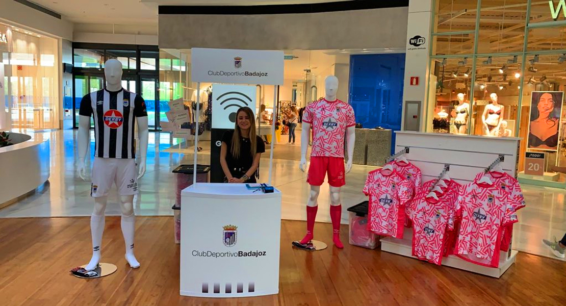 Ya puedes comprar tu camiseta del CD. Badajoz en el CC El Faro