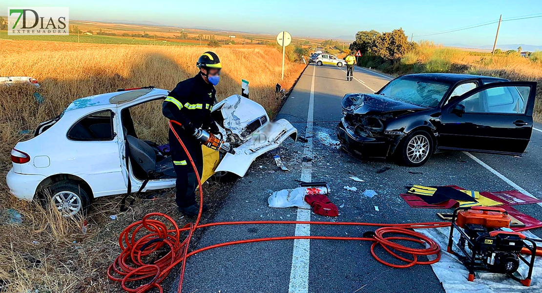 Grave accidente en la N-430 con cuatro heridos, uno de ellos trasladado en helicóptero