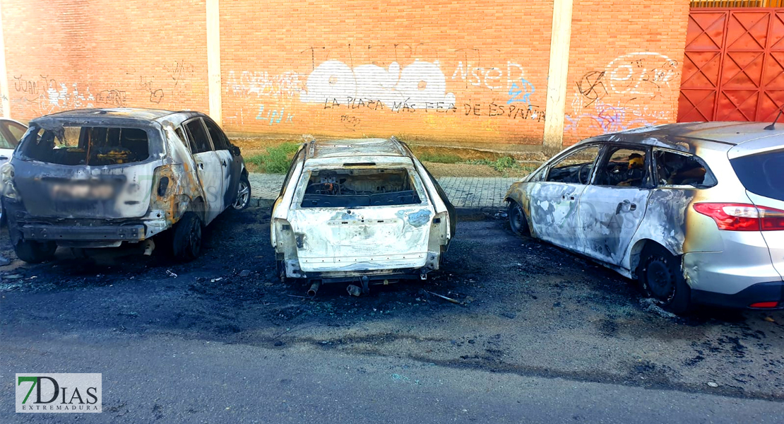 Vuelven a incendiarse varios vehículos durante la madrugada en Badajoz
