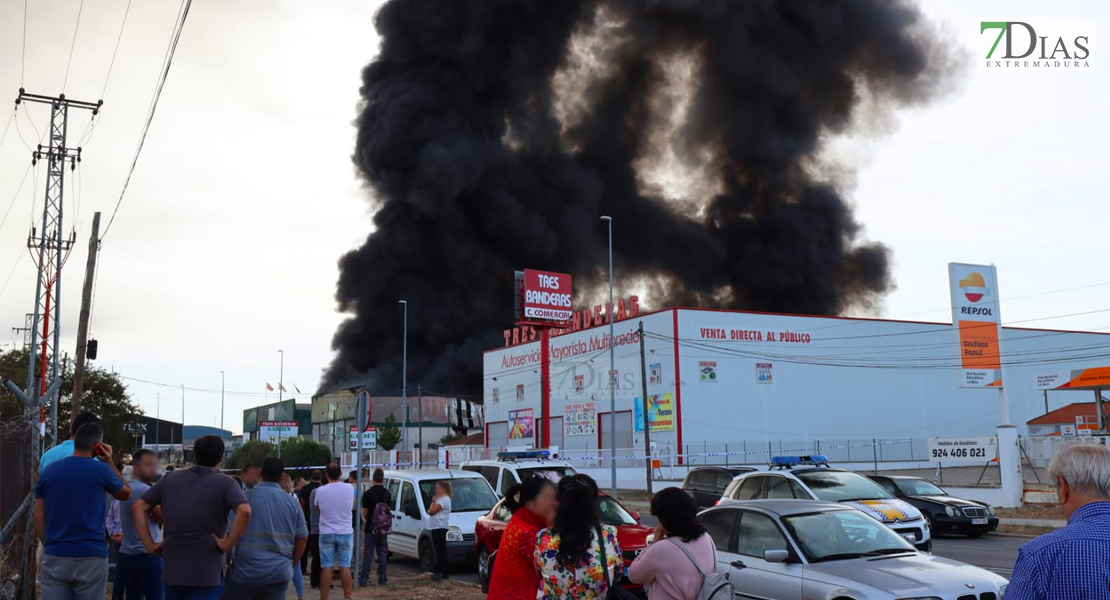 Imágenes del grave incendio en el Polígono el Nevero