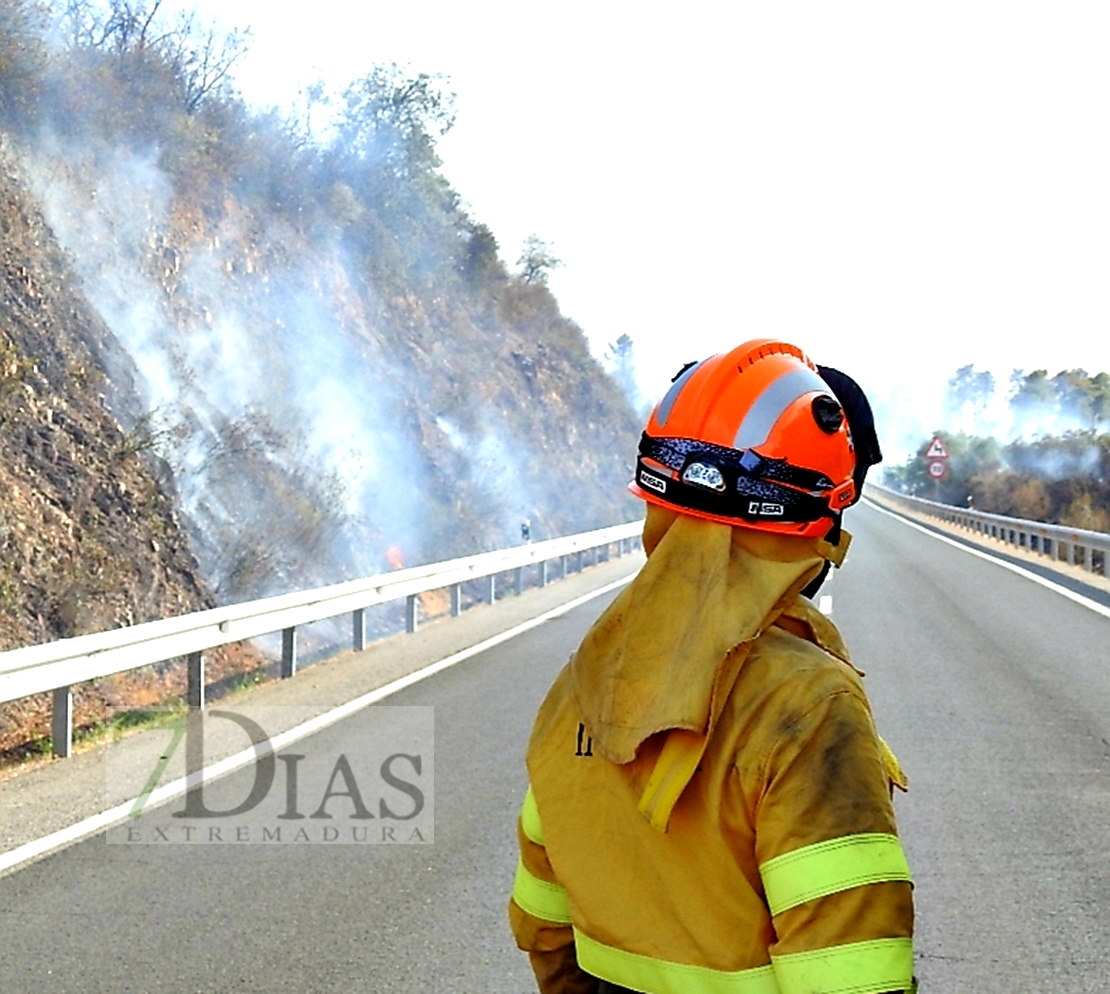 Imágenes del incendio de Alcuéscar (CC)
