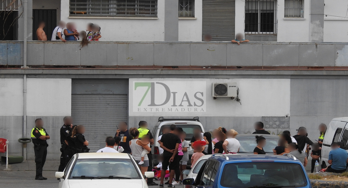 La policía evita un conflicto entre familias en Los Colorines (Badajoz)