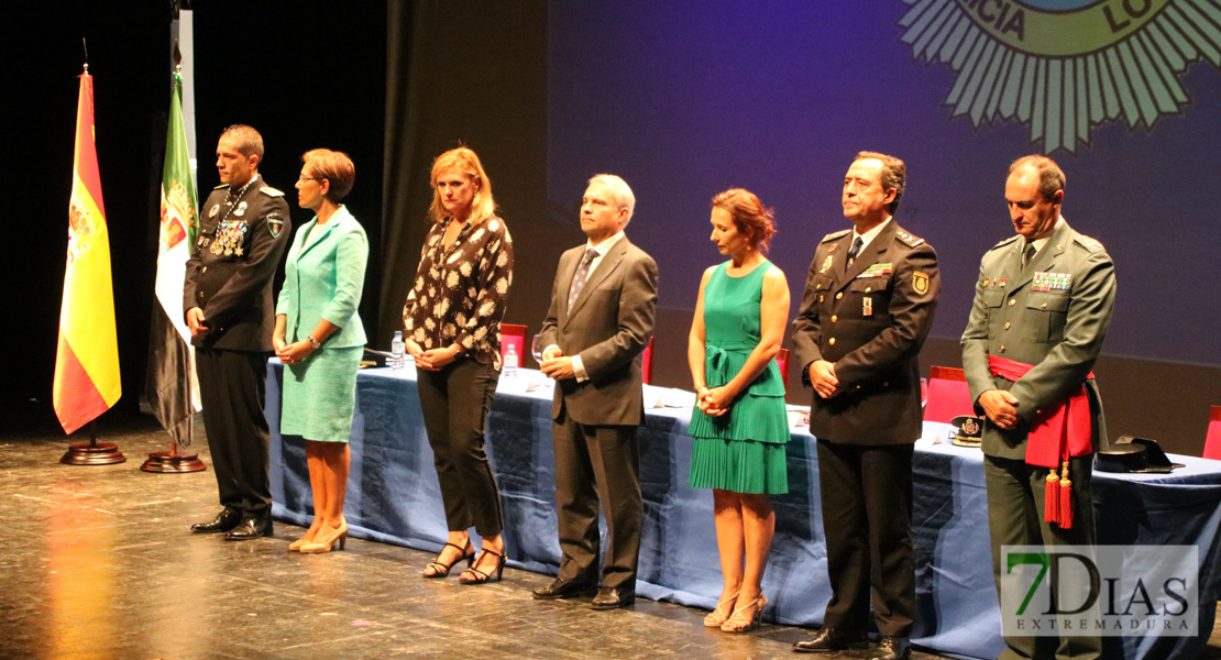 Imágenes de la entrega de medallas y distinciones de la Policía Local de Badajoz