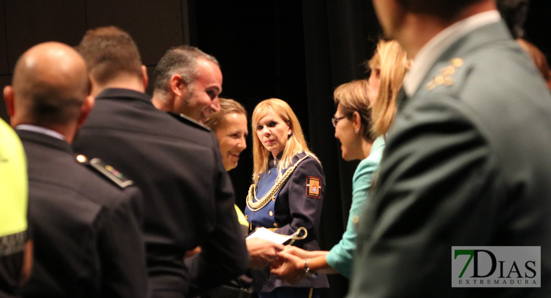 Imágenes de la entrega de medallas y distinciones de la Policía Local de Badajoz