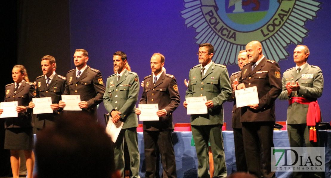 Imágenes de la entrega de medallas y distinciones de la Policía Local de Badajoz