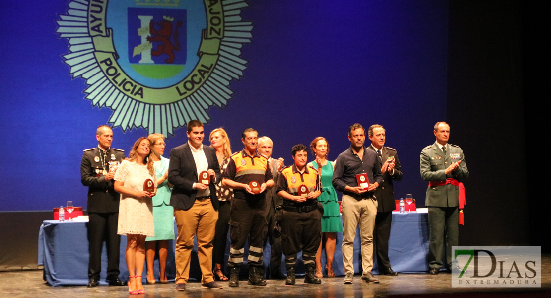 Imágenes de la entrega de medallas y distinciones de la Policía Local de Badajoz