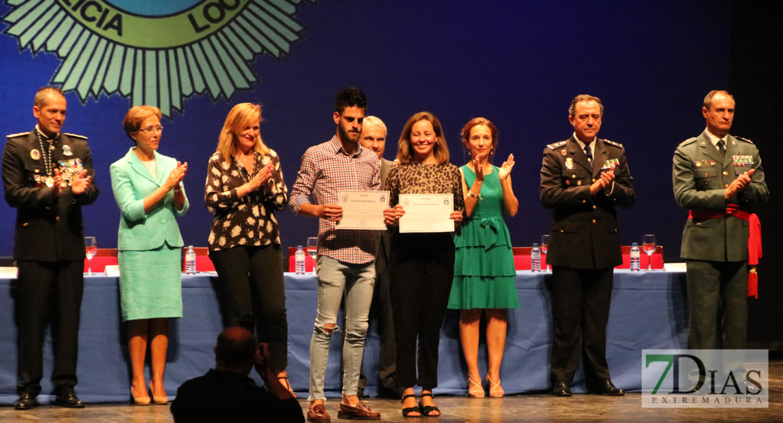 Imágenes de la entrega de medallas y distinciones de la Policía Local de Badajoz