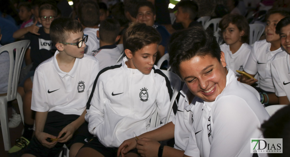 Imágenes del acto inaugural del V Torneo de fútbol infantil Ciudad de Talavera la Real