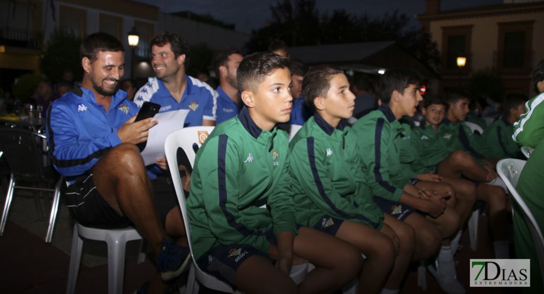 Imágenes del acto inaugural del V Torneo de fútbol infantil Ciudad de Talavera la Real