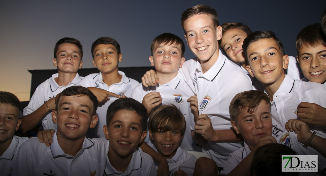 Imágenes del acto inaugural del V Torneo de fútbol infantil Ciudad de Talavera la Real
