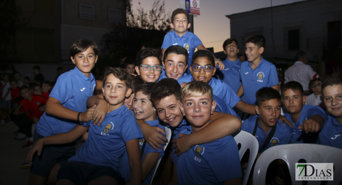 Imágenes del acto inaugural del V Torneo de fútbol infantil Ciudad de Talavera la Real