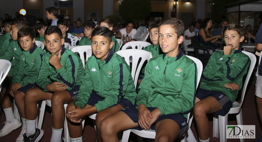 Imágenes del acto inaugural del V Torneo de fútbol infantil Ciudad de Talavera la Real