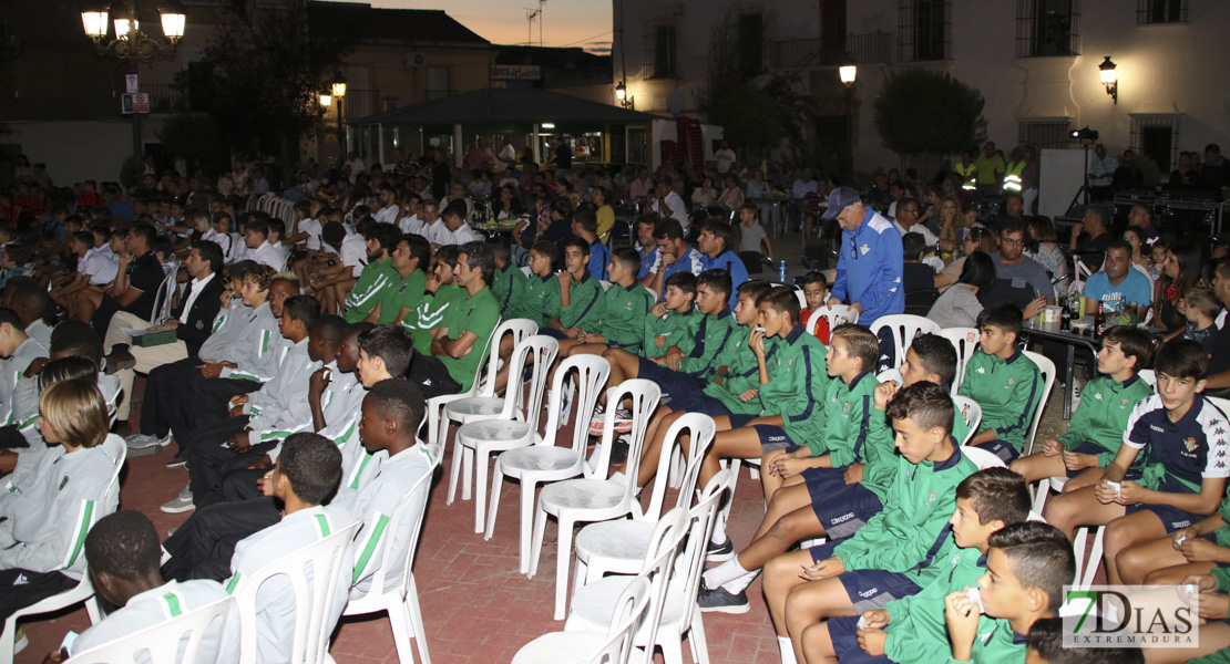 Imágenes del acto inaugural del V Torneo de fútbol infantil Ciudad de Talavera la Real